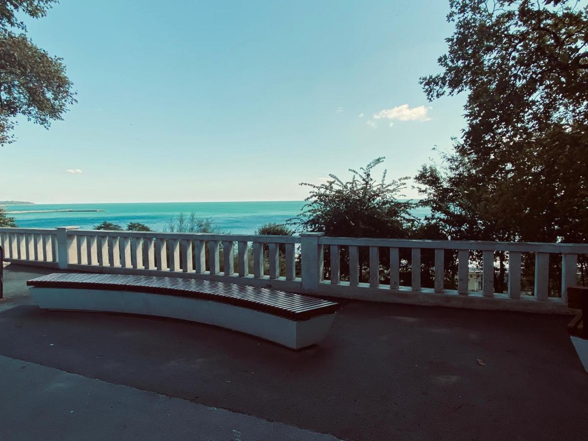 Мarelis Luxe Port Apartment Varna Esterno foto