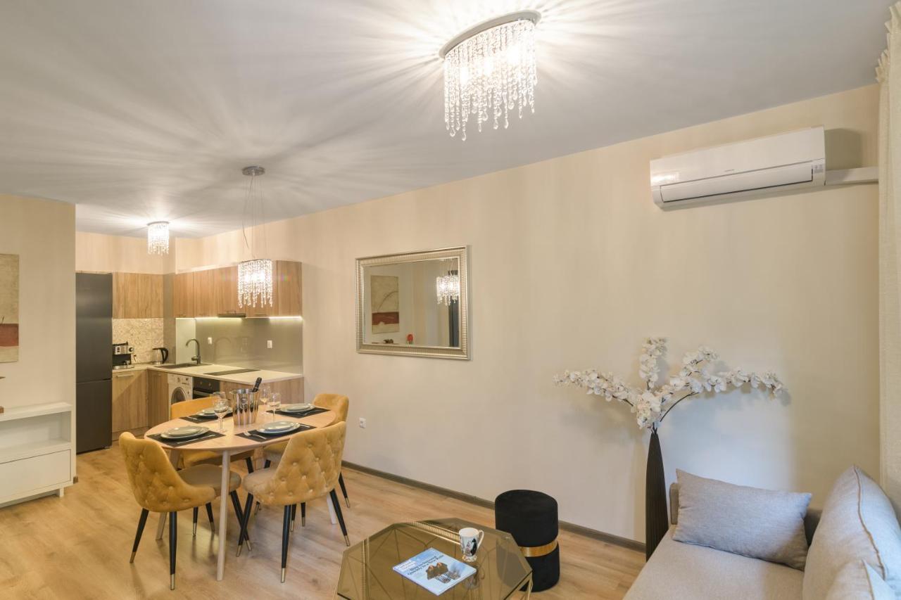 Мarelis Luxe Port Apartment Varna Esterno foto