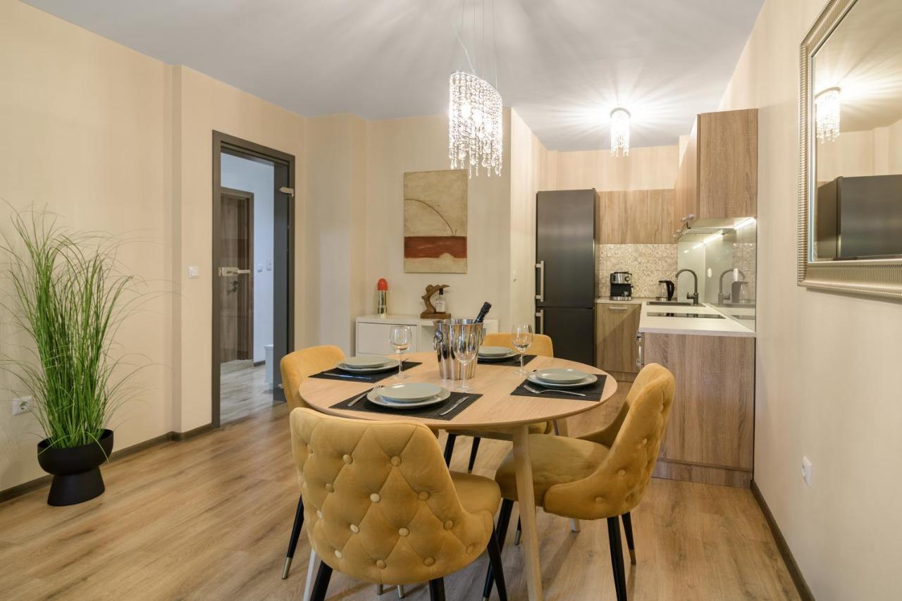Мarelis Luxe Port Apartment Varna Esterno foto