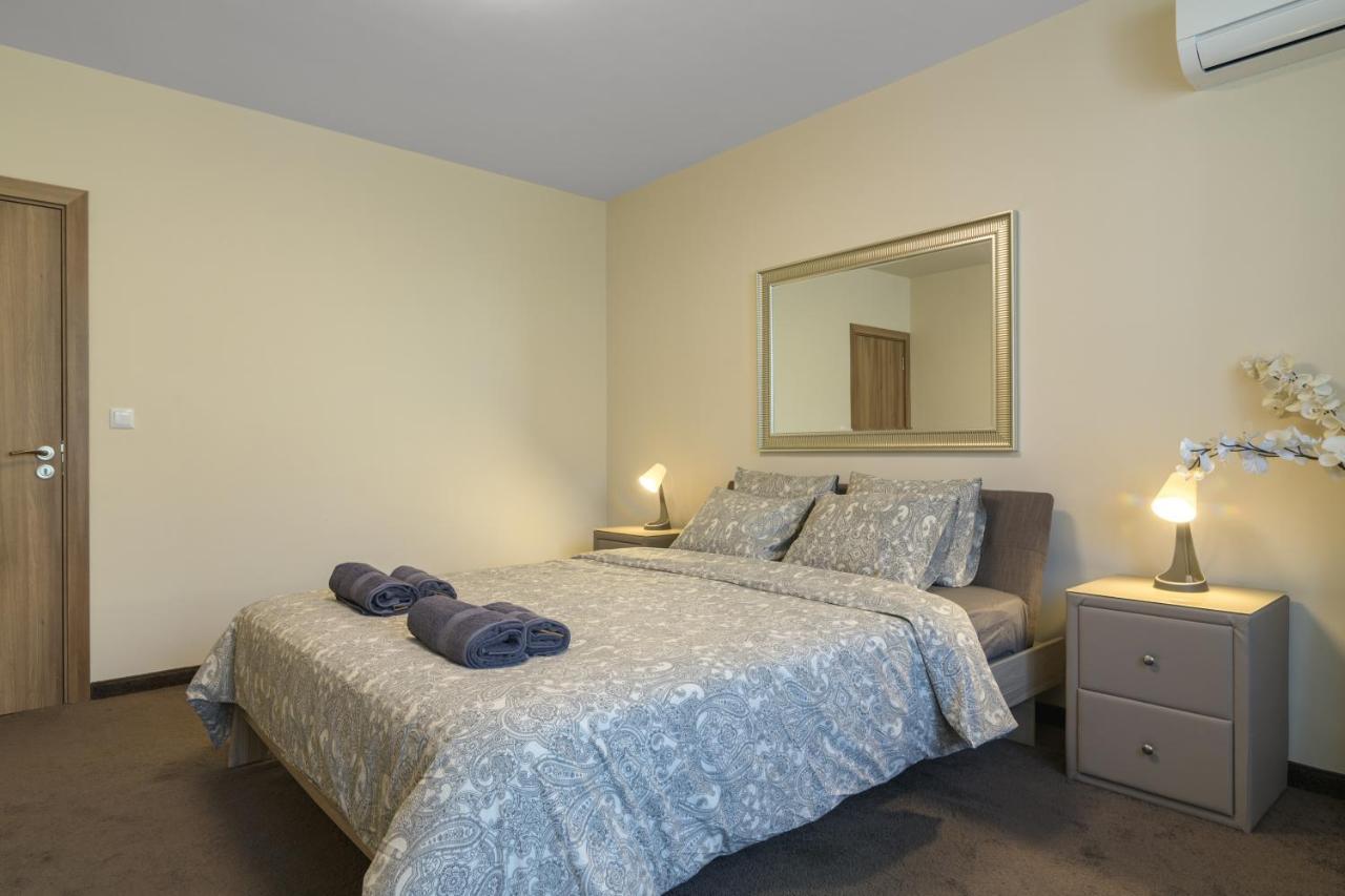 Мarelis Luxe Port Apartment Varna Esterno foto
