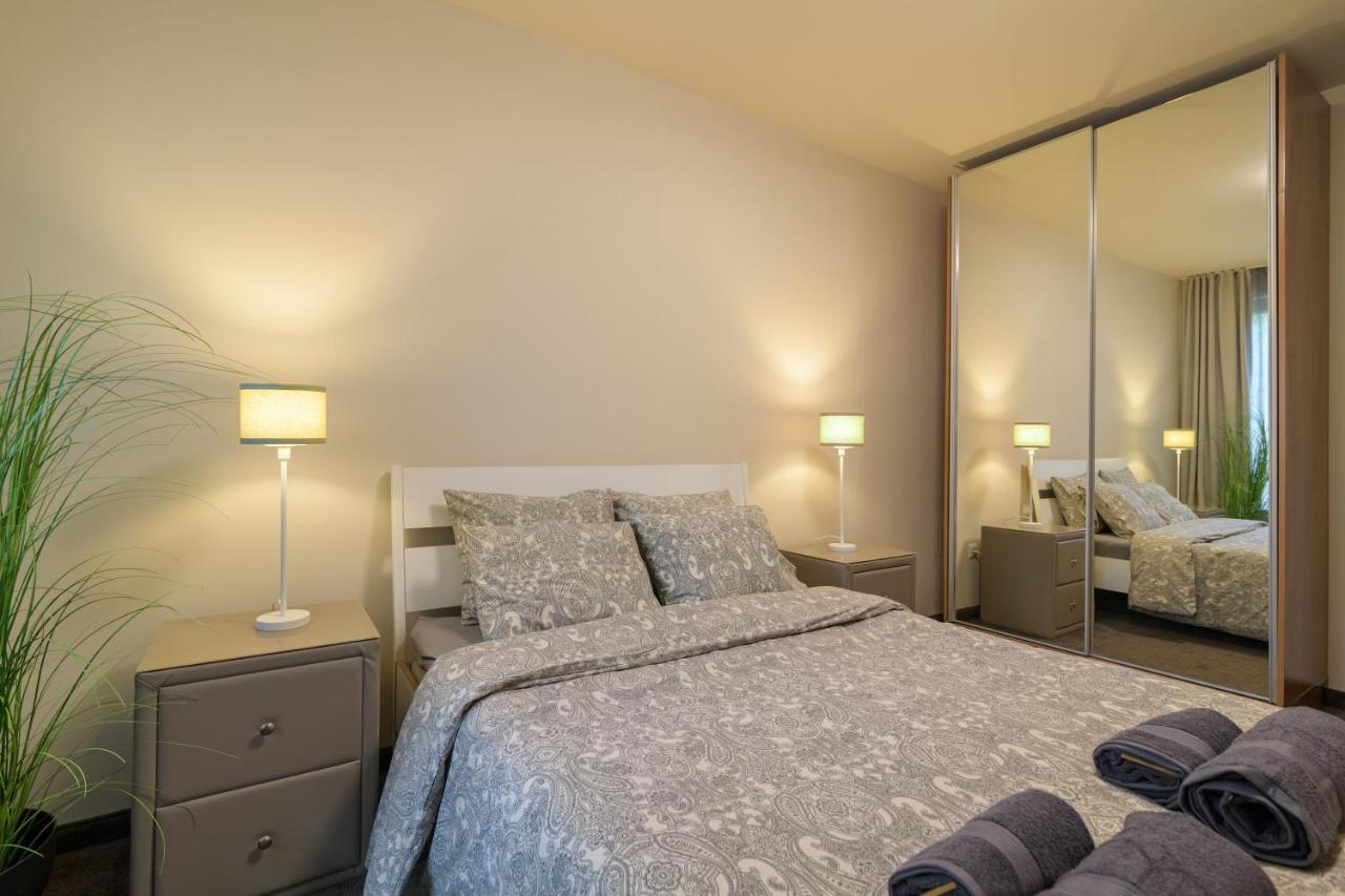 Мarelis Luxe Port Apartment Varna Esterno foto