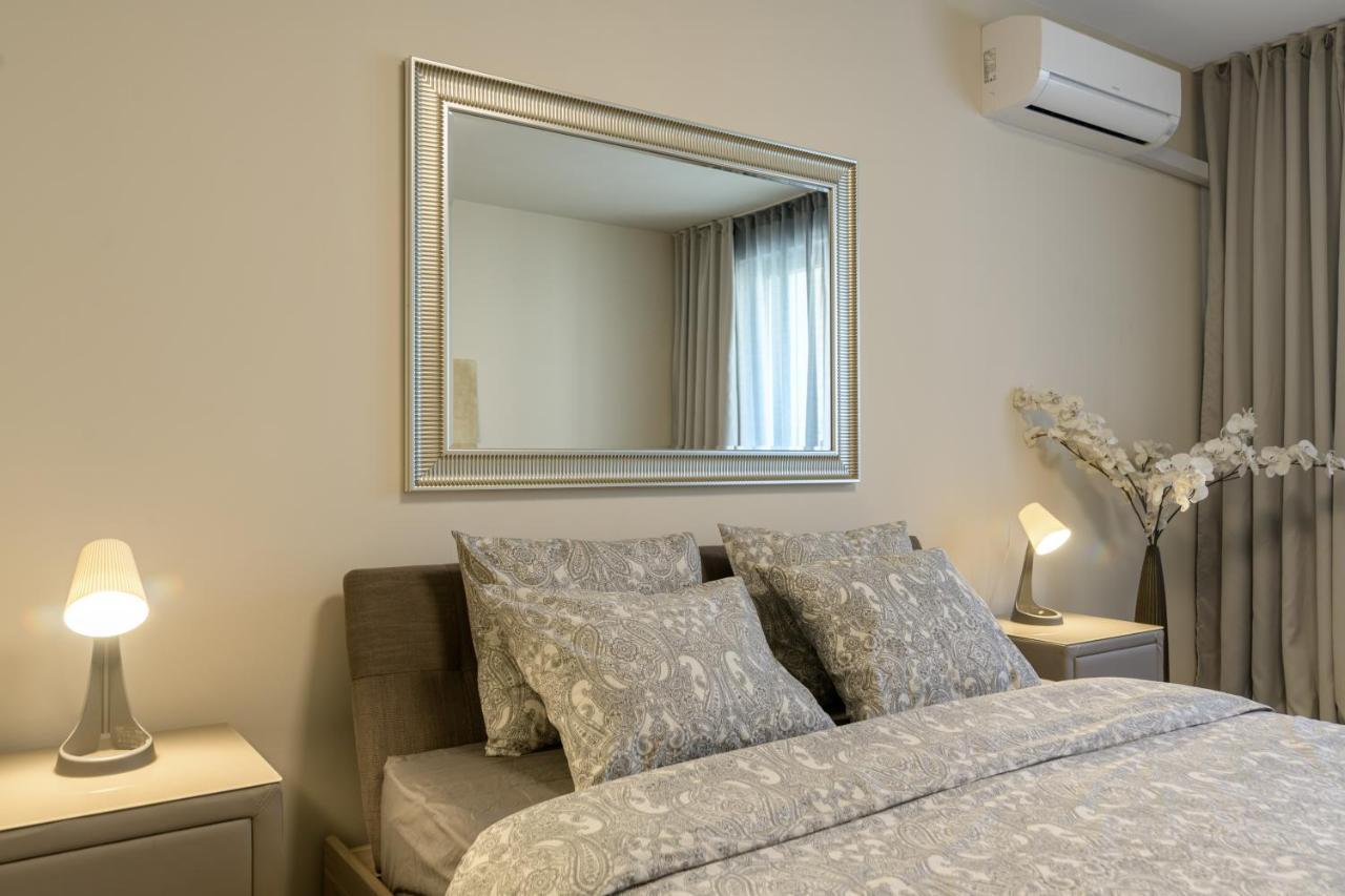 Мarelis Luxe Port Apartment Varna Esterno foto