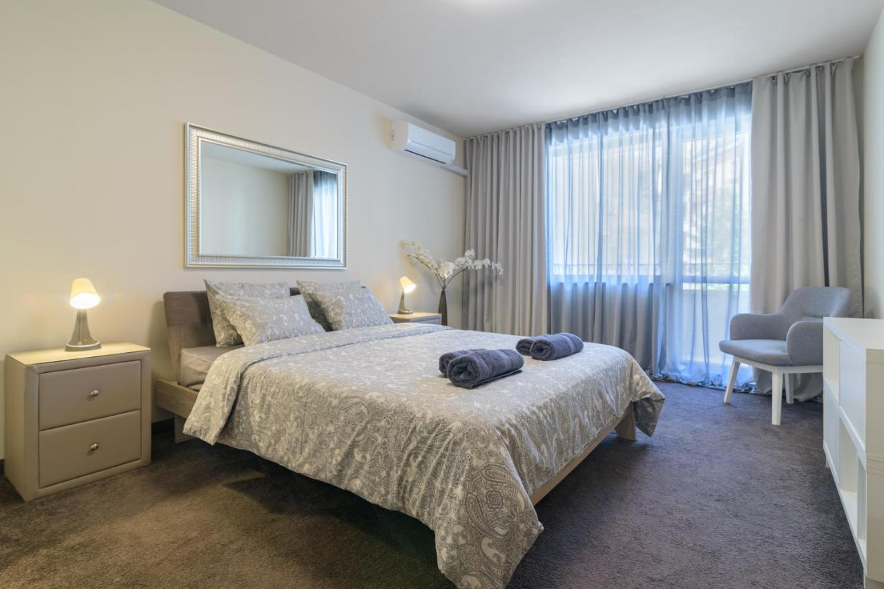 Мarelis Luxe Port Apartment Varna Esterno foto